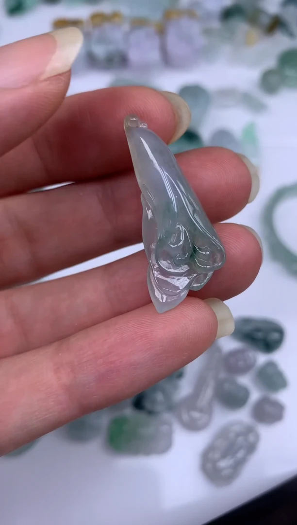 翡翠未镶嵌颈饰花