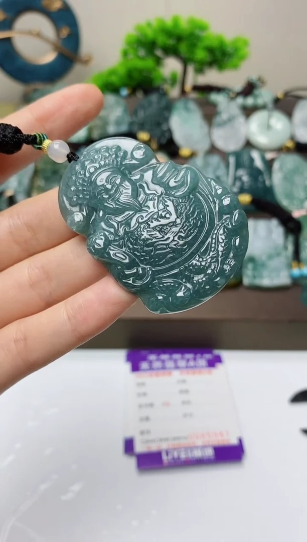 翡翠未镶嵌颈饰