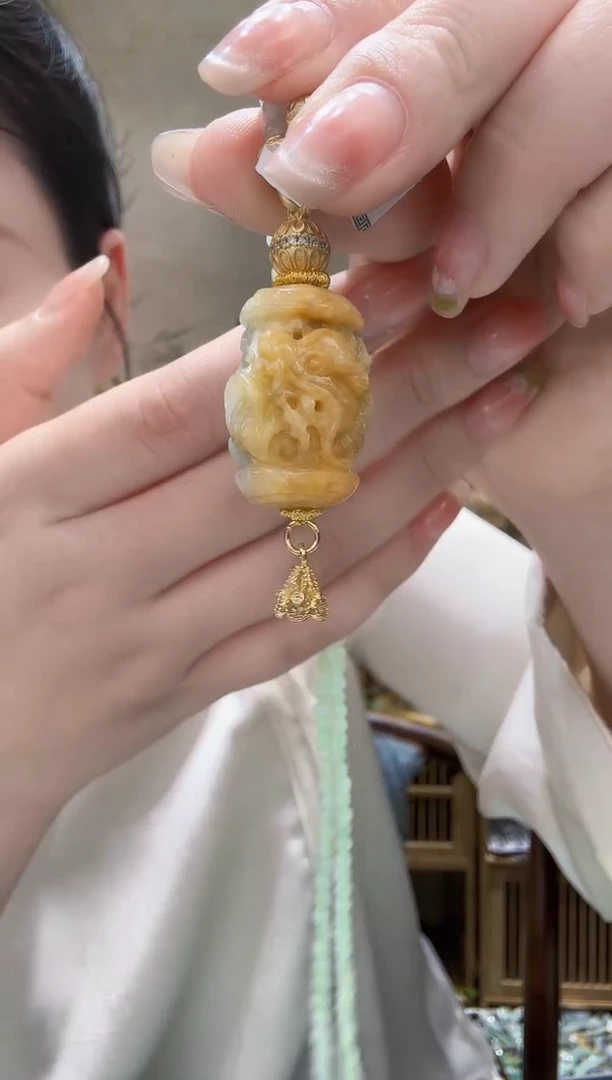 翡翠未镶嵌颈饰吊坠