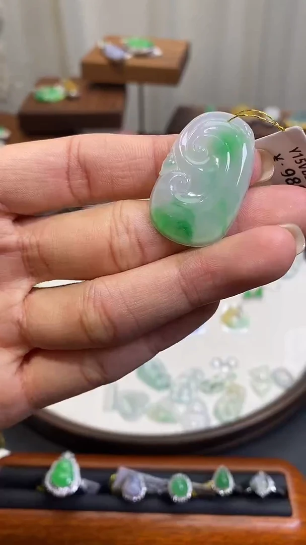 【闪购商品】翡翠颈饰未镶嵌如意