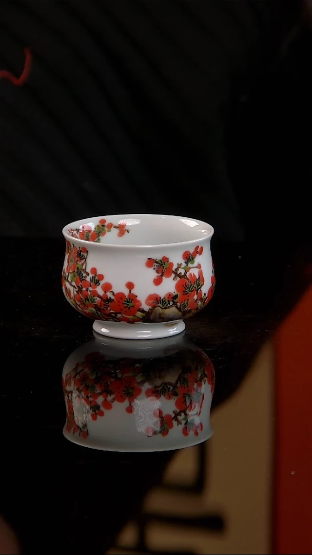 李华手绘釉中五彩腊梅炉式杯