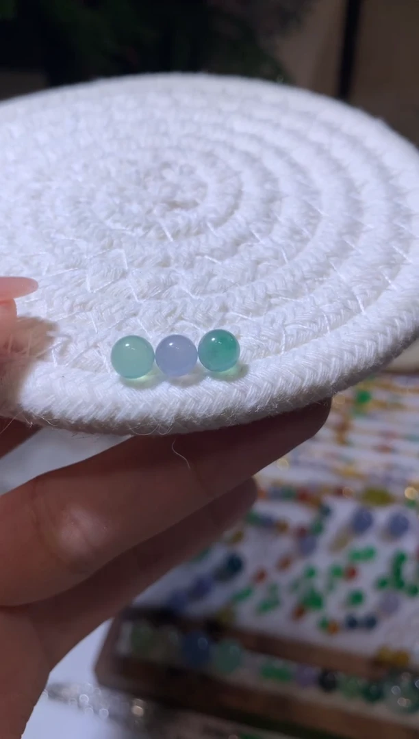未镶嵌定制翡翠5.8卡珠子3个