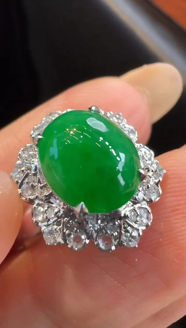 18K金镶嵌戒指翡翠戒指