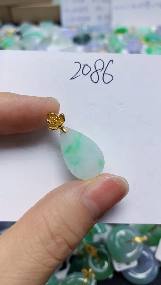 翡翠未镶嵌颈饰天然缅甸翡翠A货