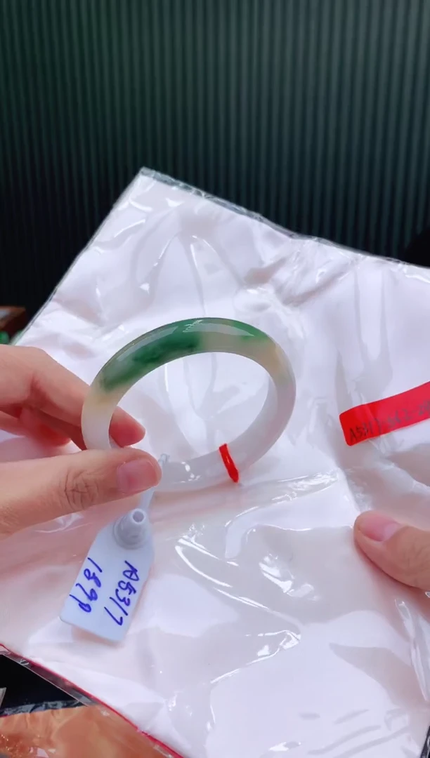 未镶嵌手镯翡翠56