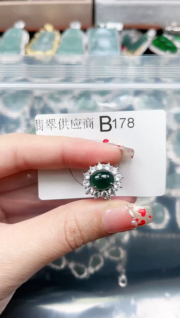 【闪购商品】翡翠颈饰未镶嵌178赠皮绳