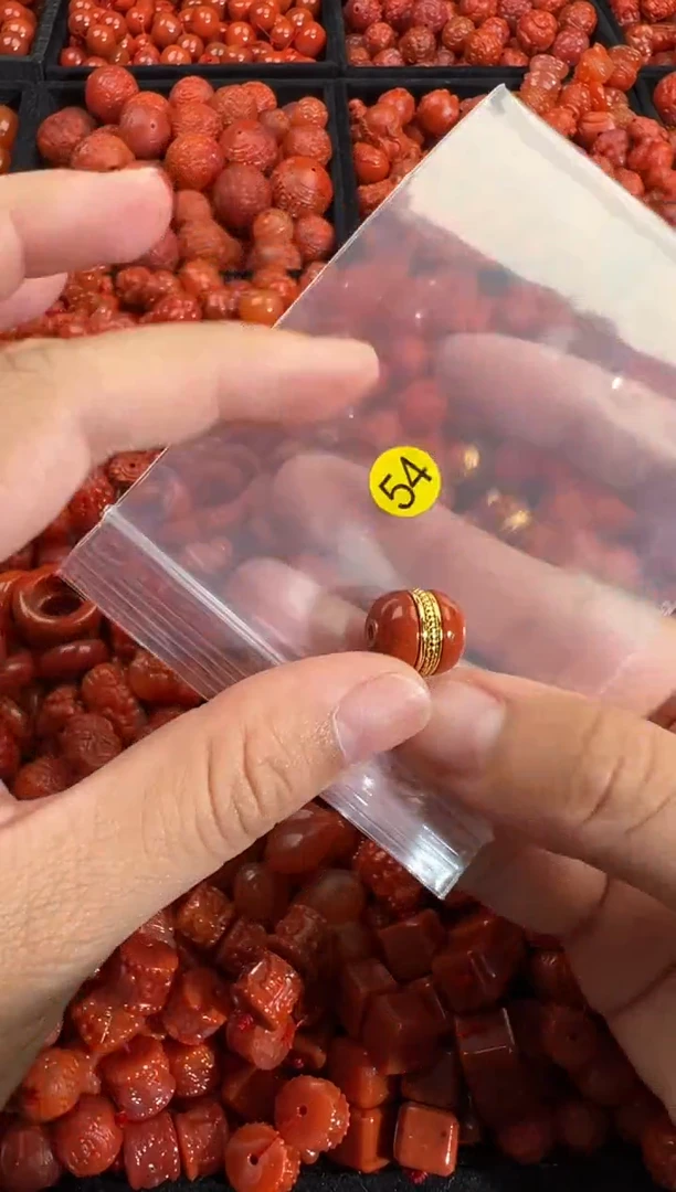 南红玛瑙未镶嵌颈饰1