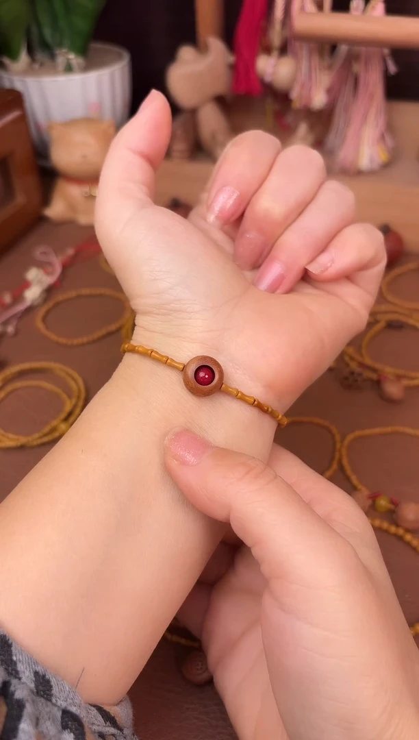 手串桃核时来运转