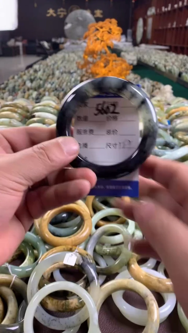未镶嵌蛇纹石玉手镯5602