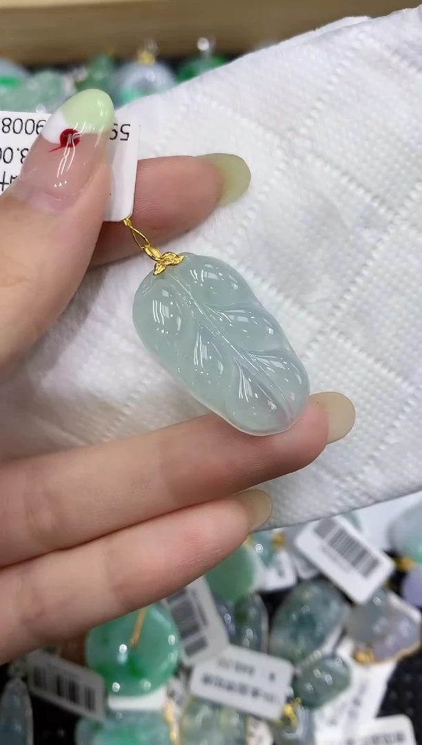 翡翠18K金镶嵌颈饰111111111111
