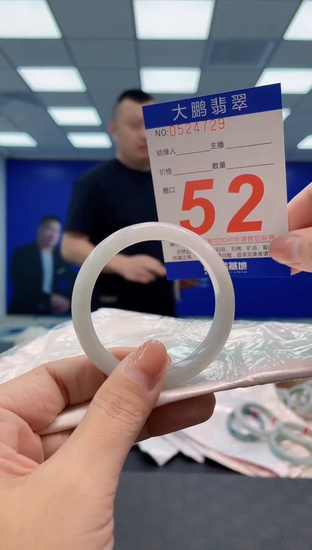 翡翠手镯未镶嵌AAAAAAAA