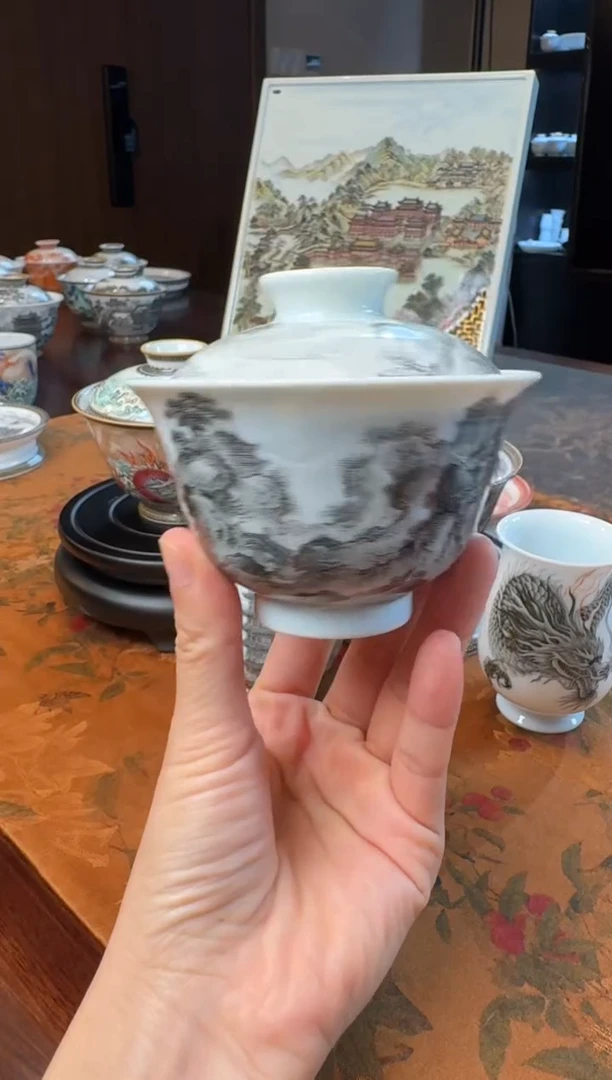 手绘墨彩海桥春华盖碗