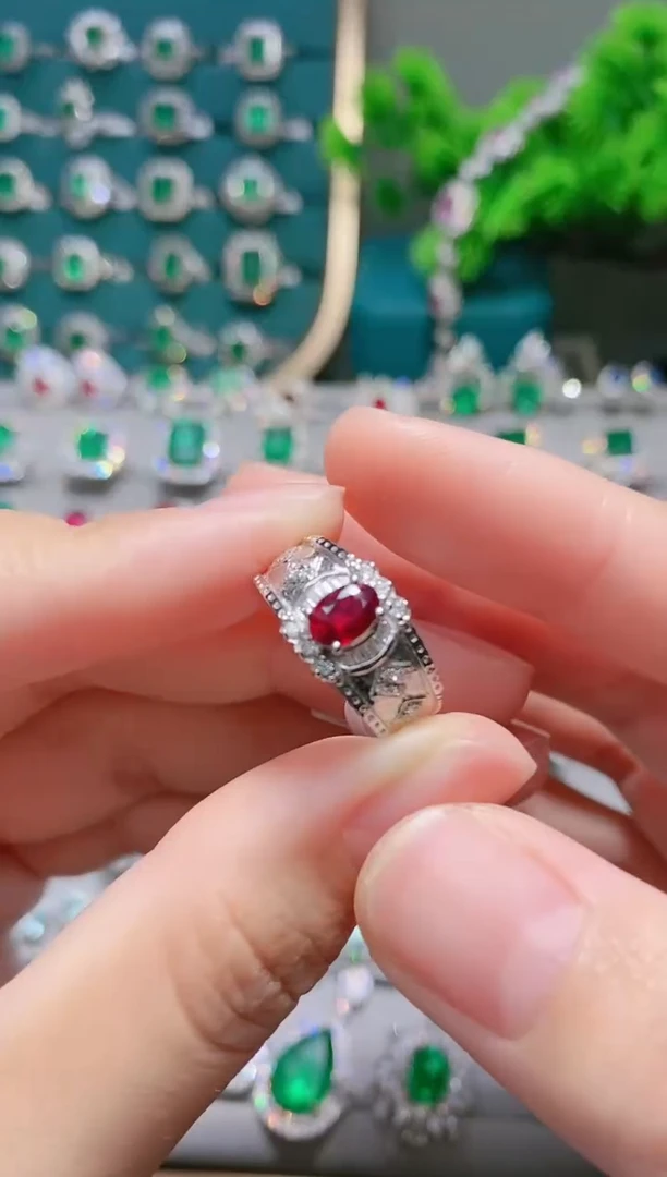 18K金镶嵌18K金戒指红宝石.