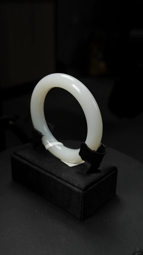 未镶嵌手镯和田玉白玉且末料手镯56.5圈