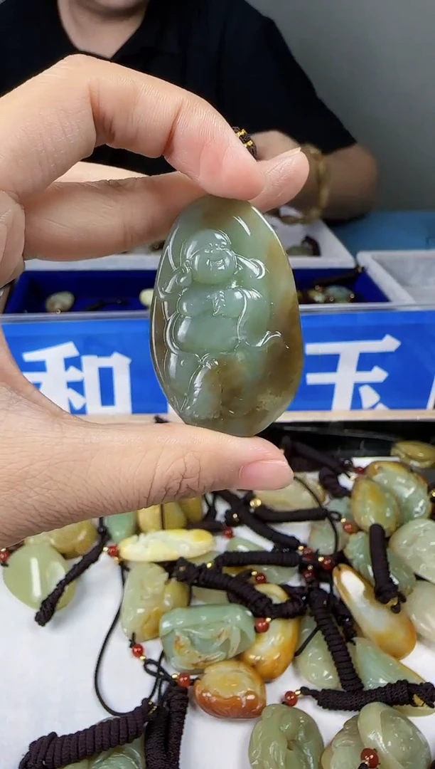 和田玉未镶嵌颈饰1