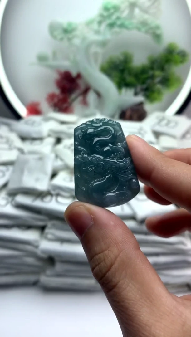 【闪购商品】翡翠颈饰未镶嵌小龙牌【品质一般介意慎拍】