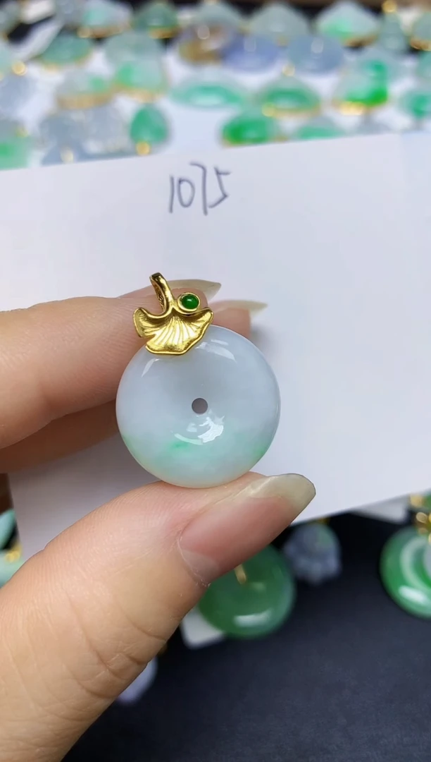 翡翠未镶嵌颈饰 天然翡翠A货