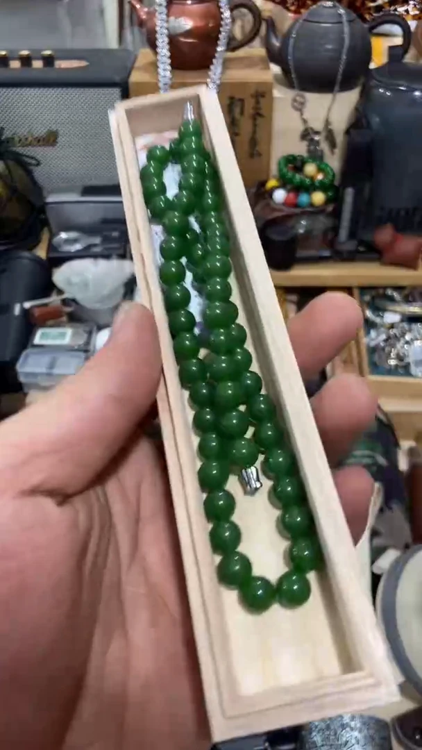 瓷片闪购商品  如图所示