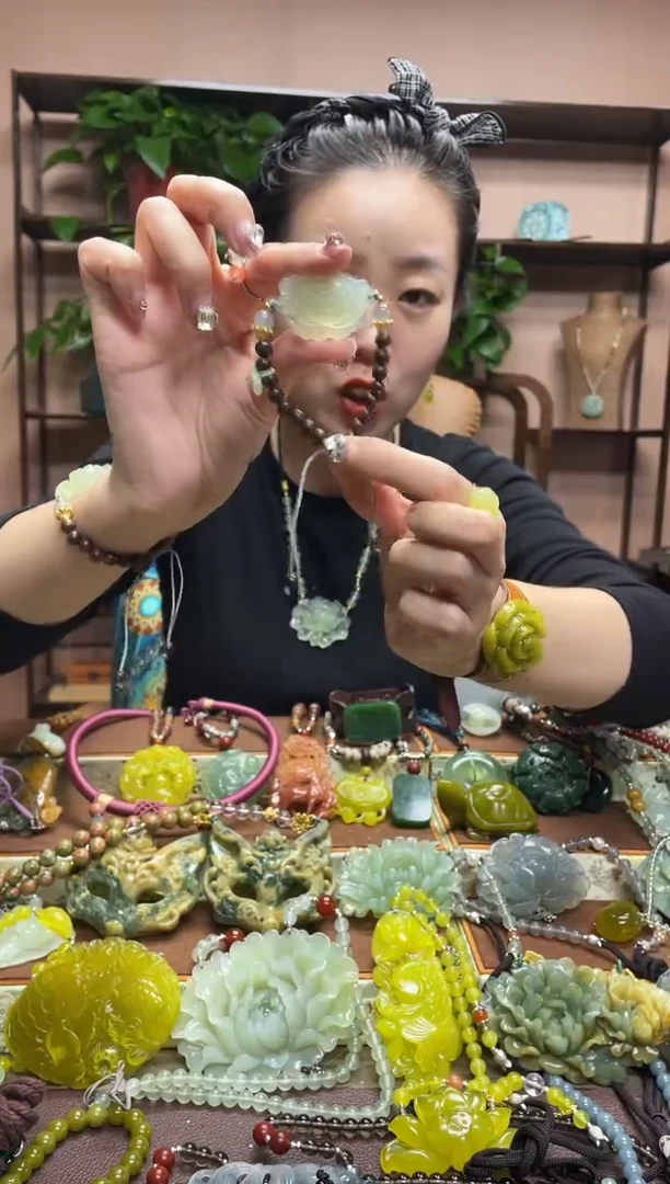 未镶嵌岫玉吊坠多样性发货发其中之一