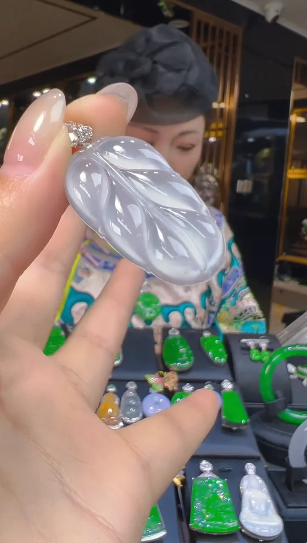 吊坠(赠链)18K金镶嵌翡翠041(多样性发货发其一)