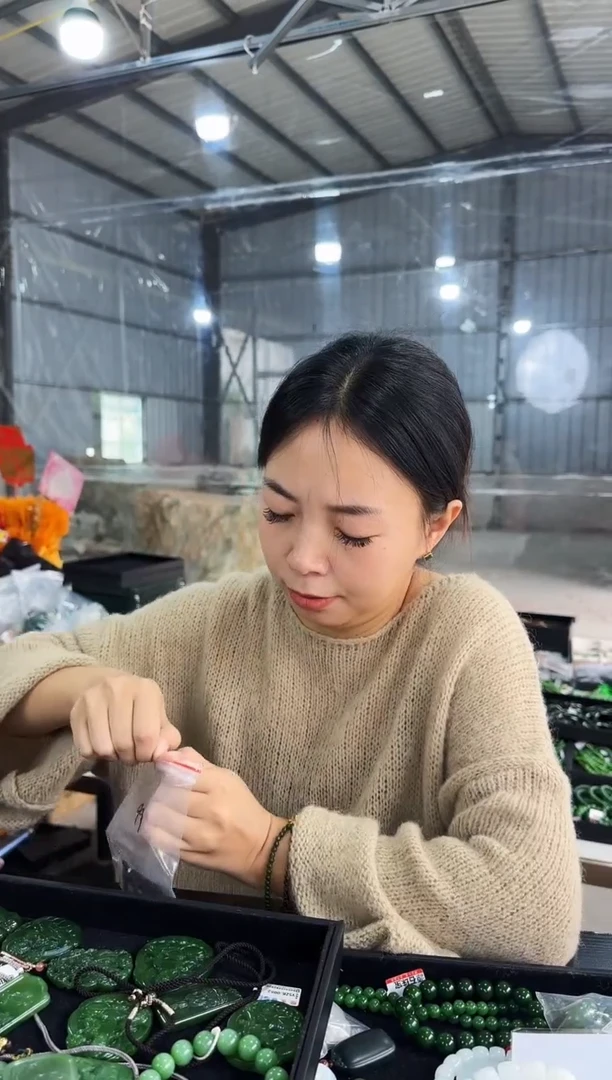 【闪购商品】和田玉吊坠未镶嵌如意