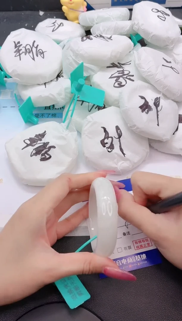 未镶嵌手镯和田玉23G18-52