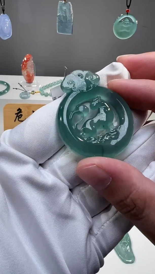 吊坠(不含链)未镶嵌翡翠豹牌