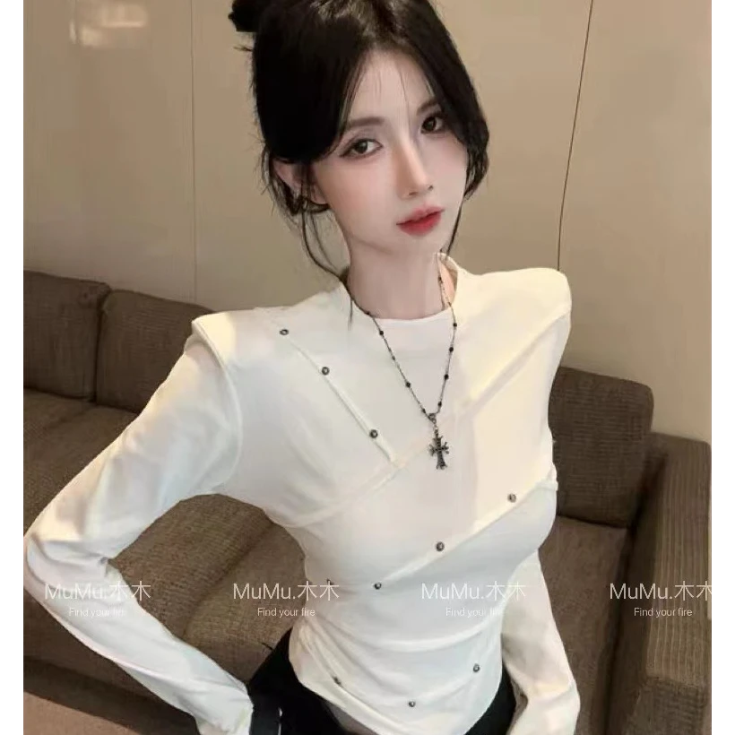 早春设计感显瘦修身长袖小众分隔打钉上衣