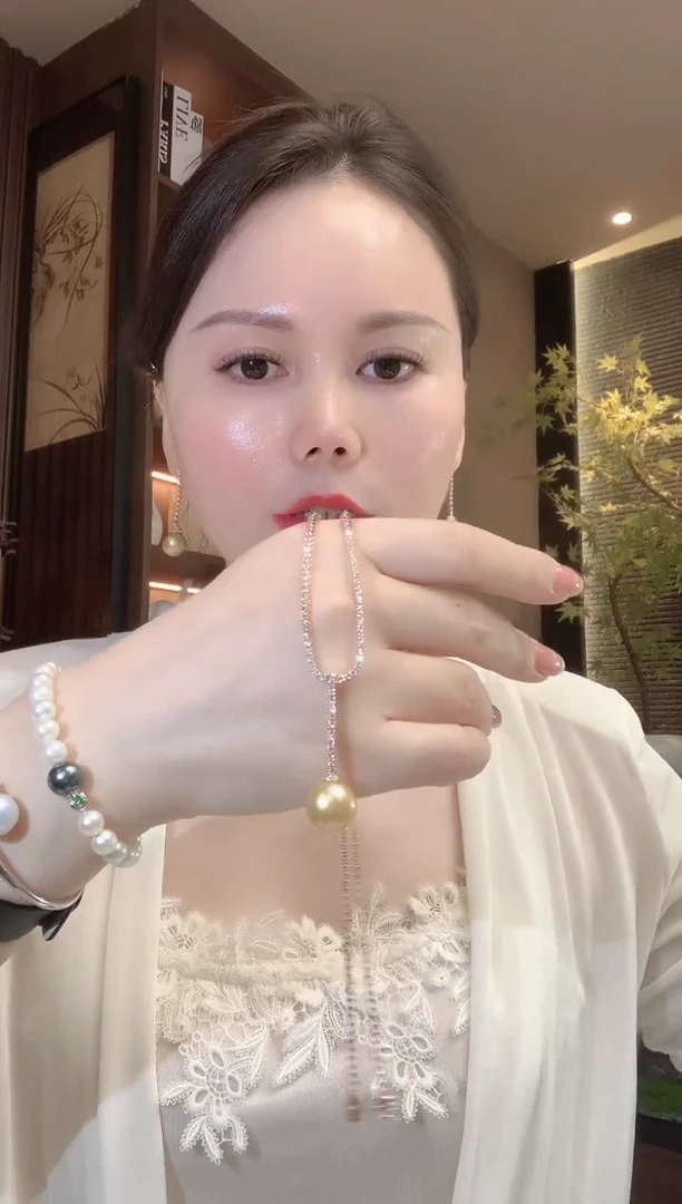18K金镶嵌套链海水珍珠廊****械A64