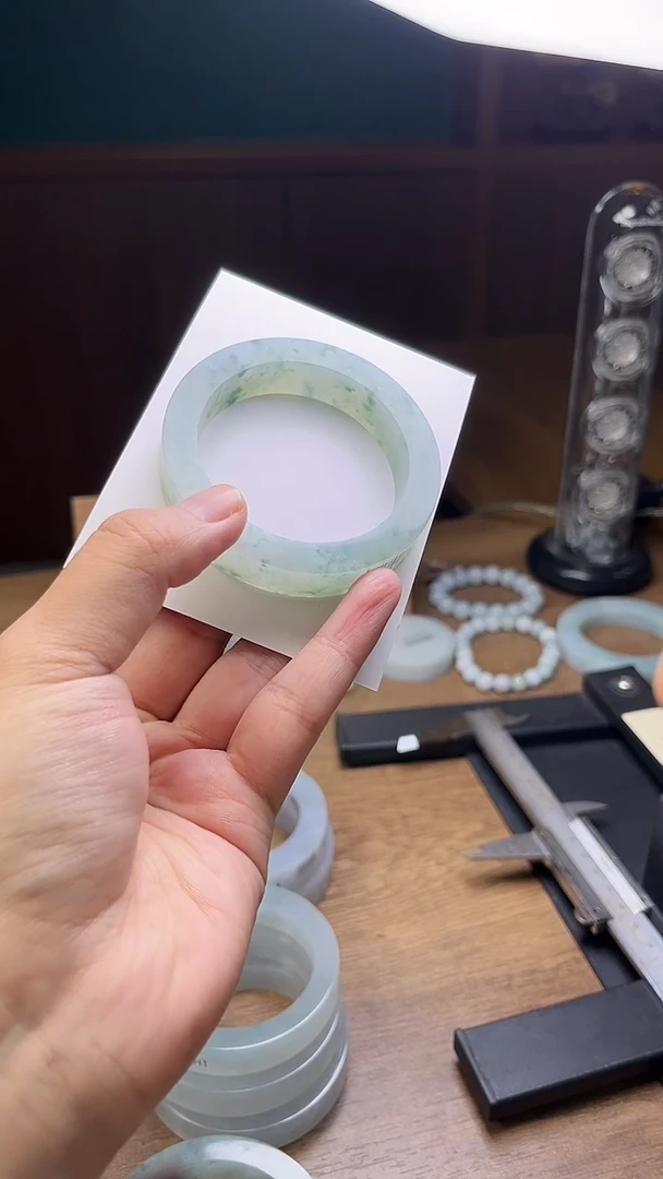 未镶嵌手镯定制翡翠蜗**毒定制