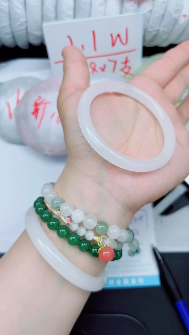 石英质玉手镯未镶嵌118-56.8