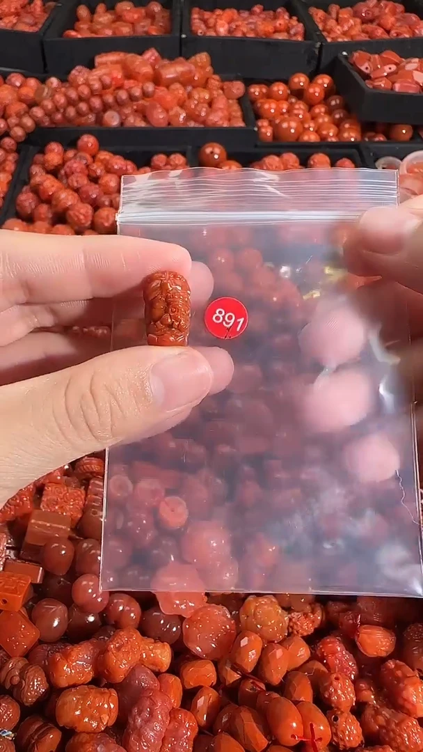 颈饰未镶嵌南红玛瑙1