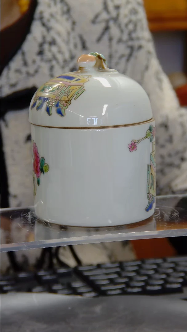 瓶粉彩博古花卉纹盖罐#1174#