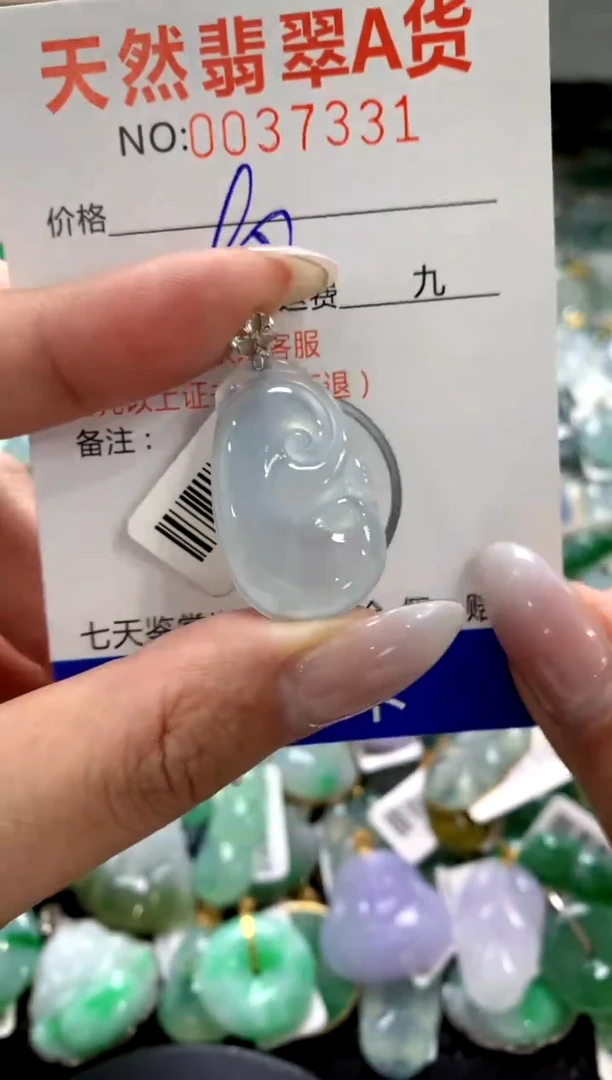 颈饰18K金镶嵌翡翠1111111111111111