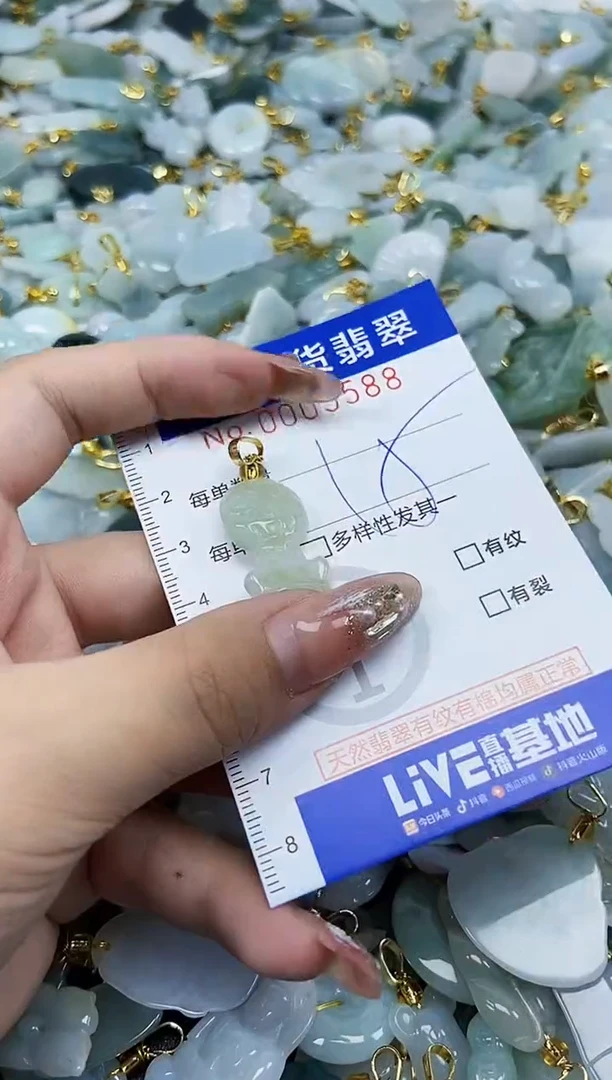 翡翠未镶嵌颈饰天然A货翡翠
