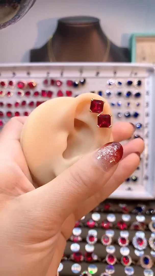 【闪购商品】红宝石耳饰银S925镶嵌金色