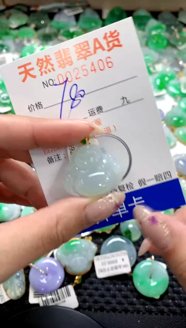 翡翠18K金镶嵌颈饰1111111111111111