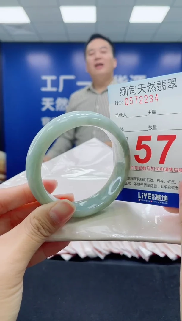 未镶嵌手镯翡翠天然翡翠手镯