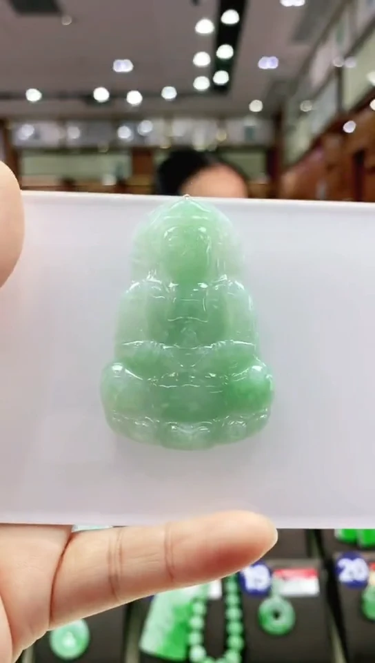 颈饰未镶嵌翡翠观音