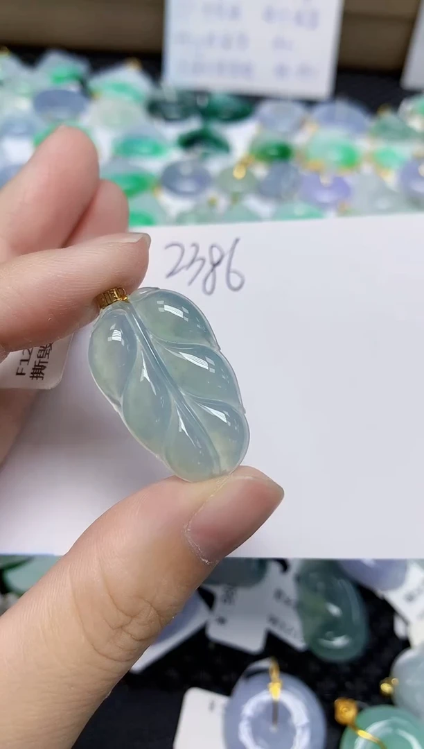 翡翠18K金镶嵌颈饰天然缅甸翡翠A货