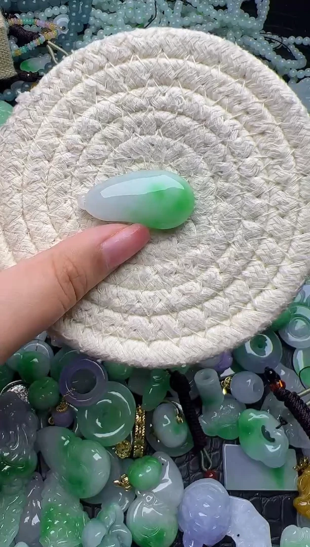 翡翠未镶嵌颈饰天然缅甸翡翠吊坠