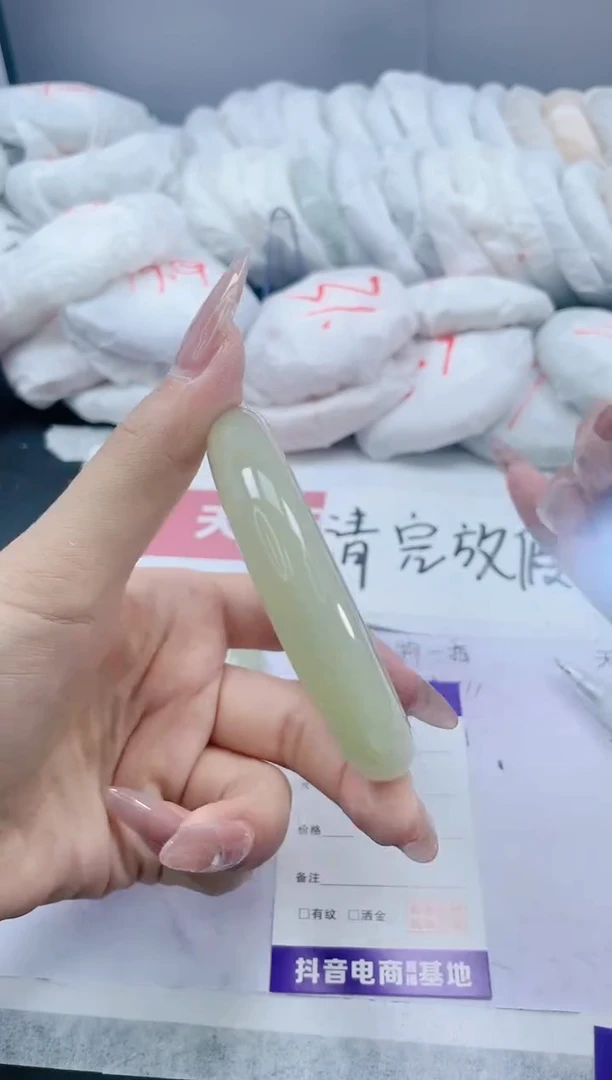 【闪购商品】石英质玉手镯未镶嵌130/60.3