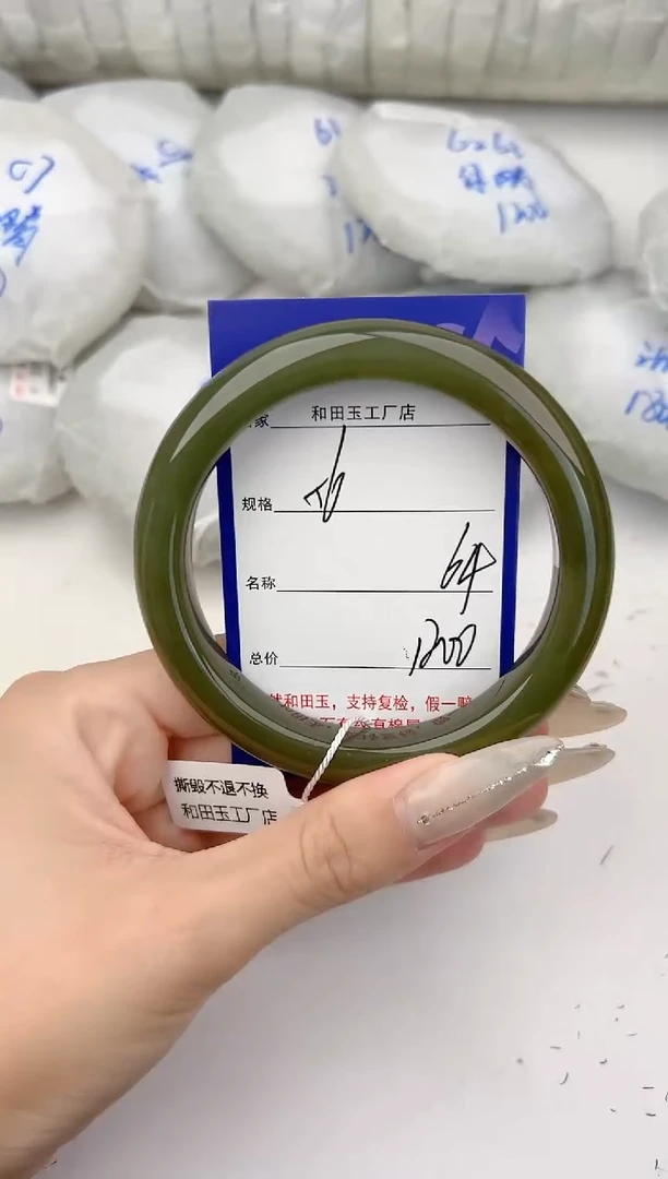 和田玉手镯未镶嵌56颜色微差无瑕疵