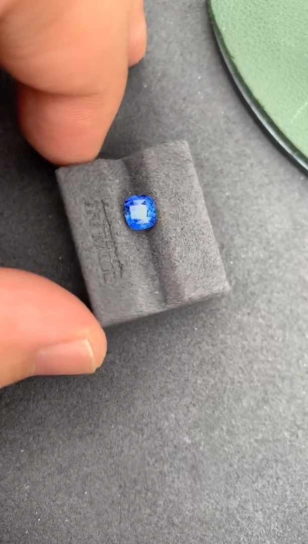 裸石蓝宝石1.5ct皇家蓝定制 fc