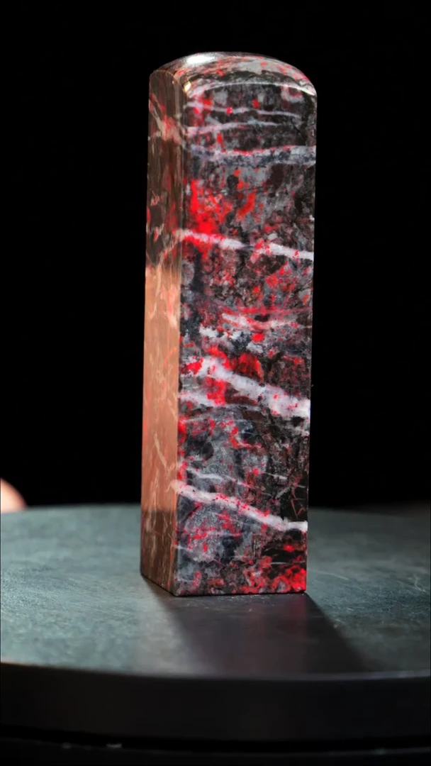 鸡血石刘关张鸡血石