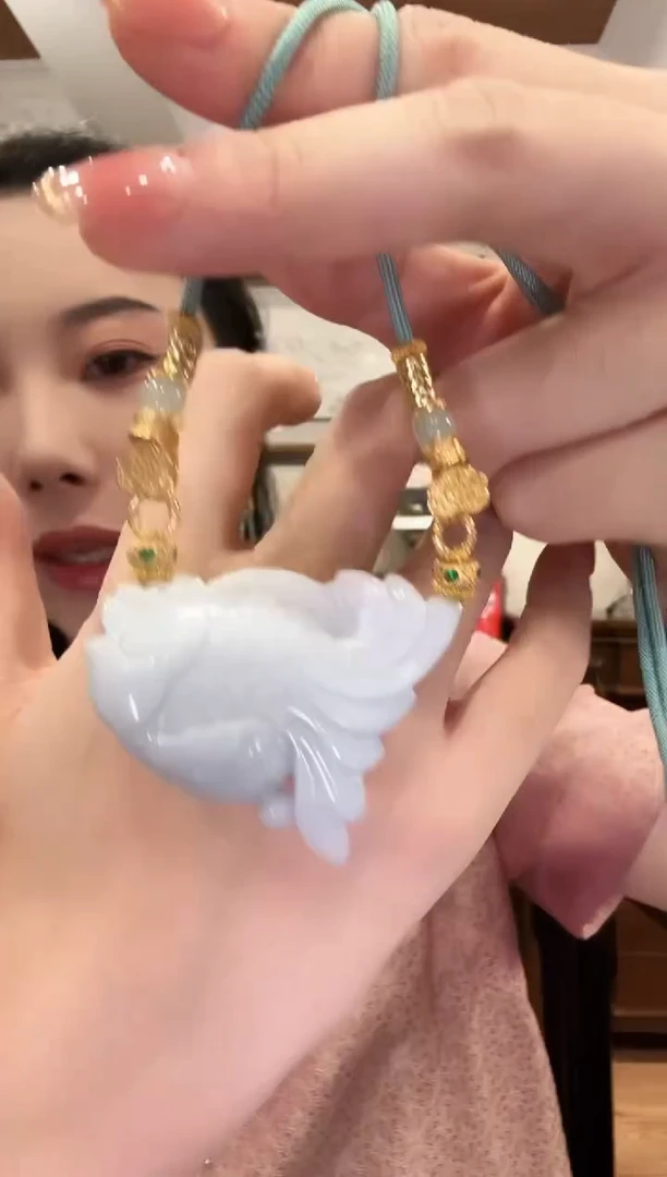 翡翠未镶嵌颈饰国风