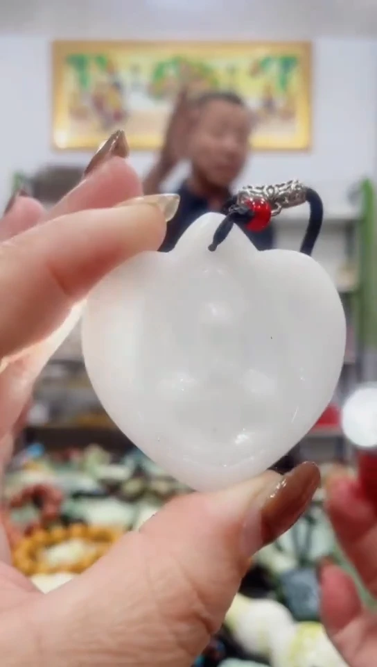 未镶嵌蛇纹石玉挂件