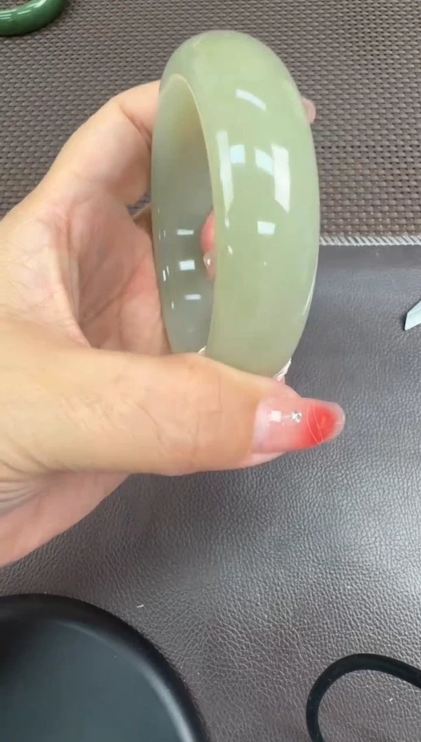 【闪购商品】和田玉手镯未镶嵌57