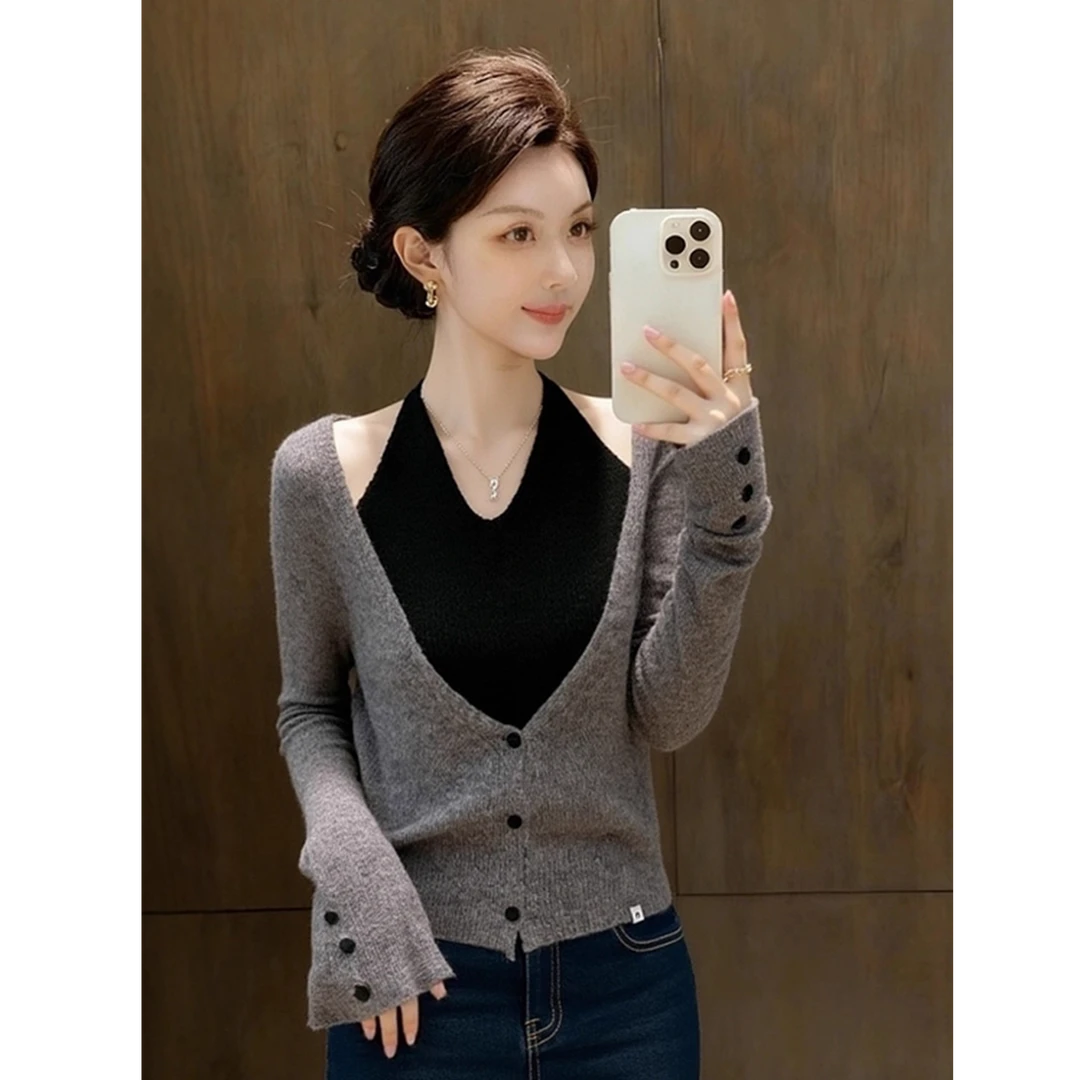 冬季高级感巨好看小众不撞款灰色上衣法式设计感假两件挂脖针织衫