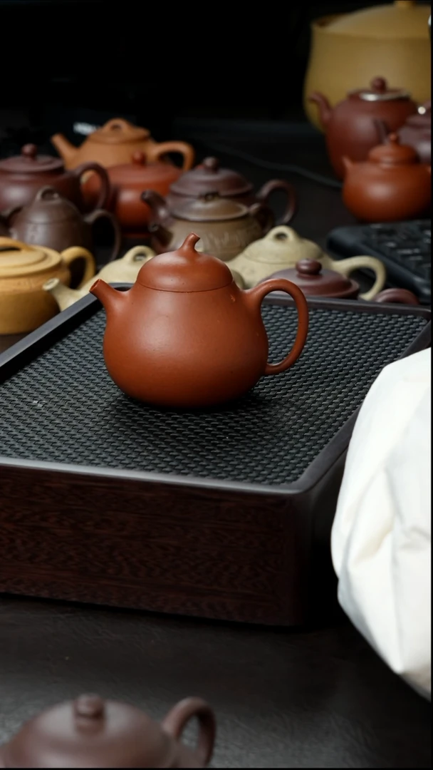 茶壶紫砂老红泥茄瓜半手170      微瑕
